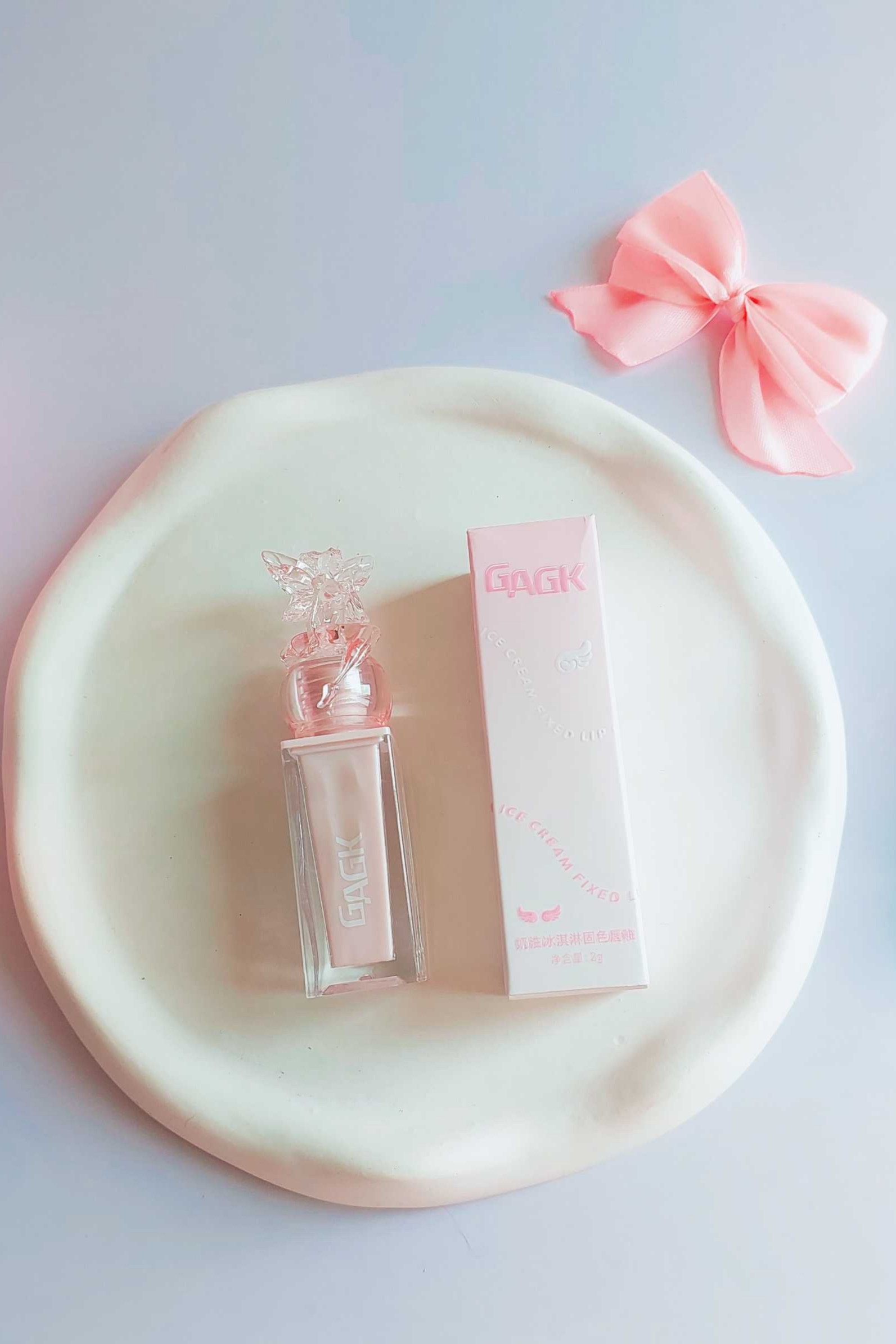 رژ لب مایع پرنسسی فرشته Gagk با طراحی فرشته و بافت ژلی خیس روی لب