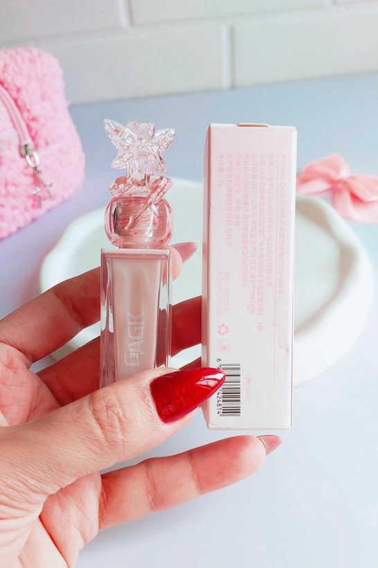 رژ لب مایع پرنسسی فرشته Gagk با طراحی فرشته و بافت ژلی خیس روی لب