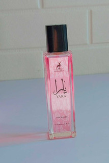 عطر یارا Maison Alhambra صورتی ۳۵ میلیلیتری مخصوص بانوان با رایحه شیرین و وانیلی، طراحی شیشهای شفاف و درپوش مشکی شیک