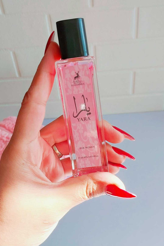 عطر یارا Maison Alhambra صورتی ۳۵ میلیلیتری مخصوص بانوان با رایحه شیرین و وانیلی، طراحی شیشهای شفاف و درپوش مشکی شیک