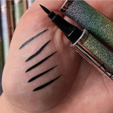 خط چشم ماژیکی مشکی مک