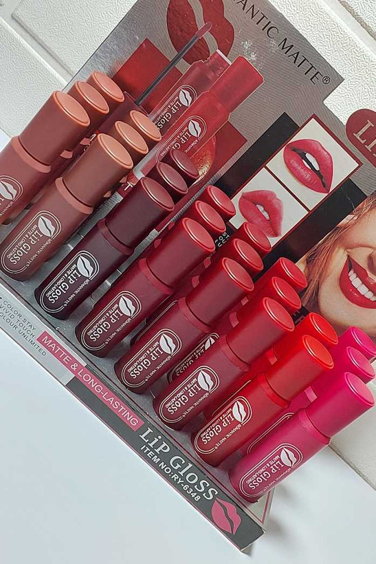 رژ مایع رمانتیک مات با پوشش کامل و بافت سبک برای لبهای مات و بینقص