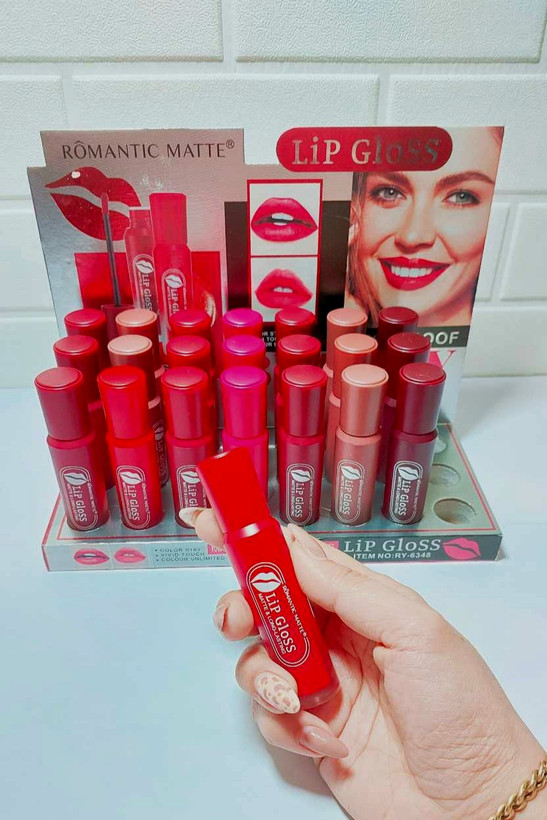 رژ مایع رمانتیک مات با پوشش کامل و بافت سبک برای لبهای مات و بینقص